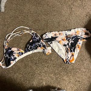 2 side prints and perfect for the pool
